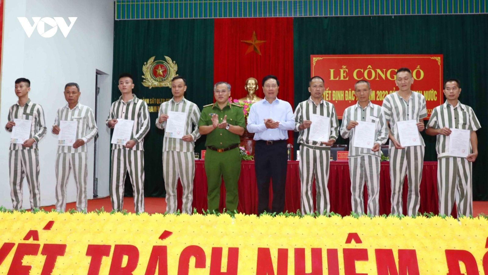 Deputy PM grants parole to 71 prisoners in Vinh Phuc